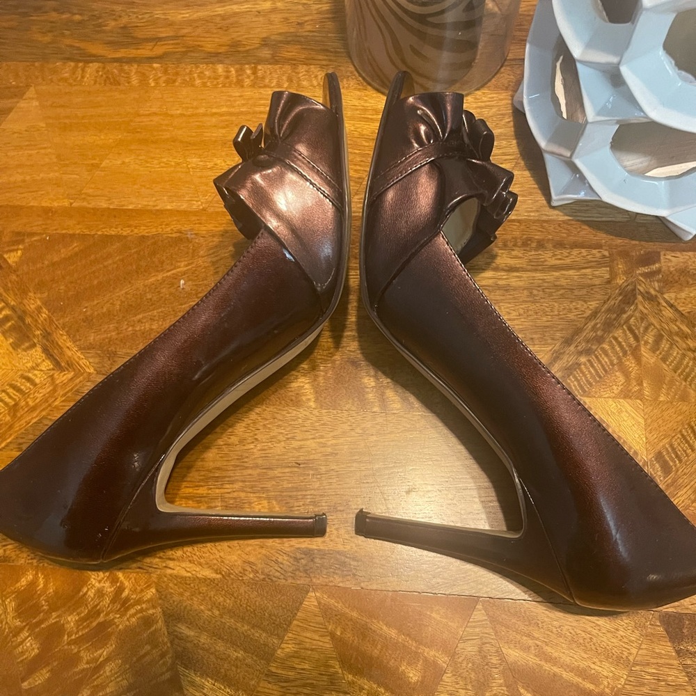 Enzo Angiolini shoes- deep purple burgundy color with ruffles.